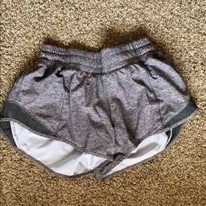 Lululemon Hotty Hot Shorts II - Heather Grey